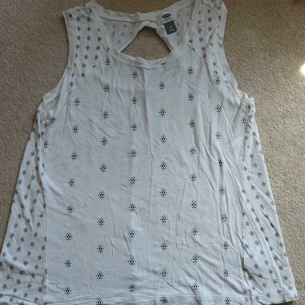 Old Navy med tank white w/ black & grey pattern
